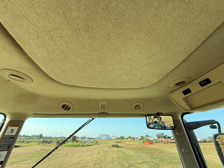john-deere-7215r-image-23