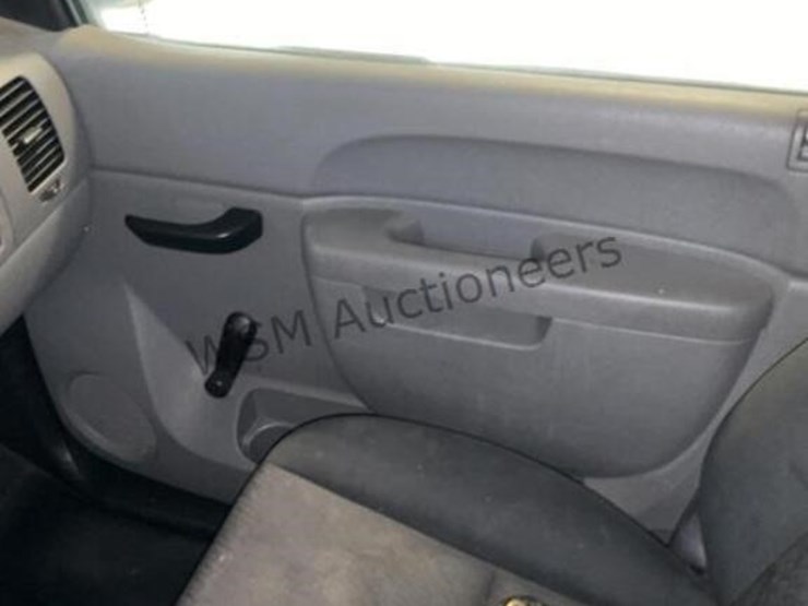 2013-chevrolet-silverado-3500hd-image-22