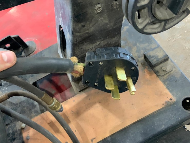 lincoln-electric-dc-400-wire-feed-welder-image-17