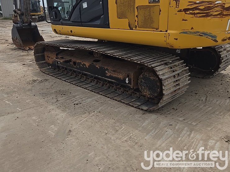 2022-deere-130g-image-11