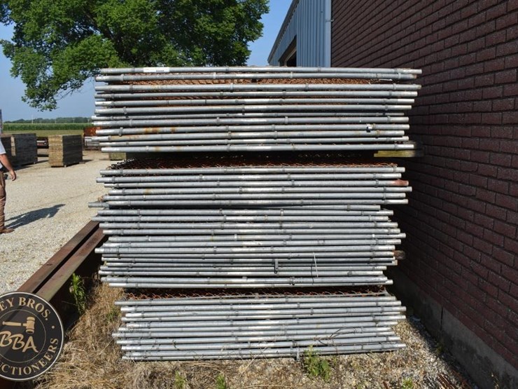 chain-link-perimeter-fence-44028-image-1