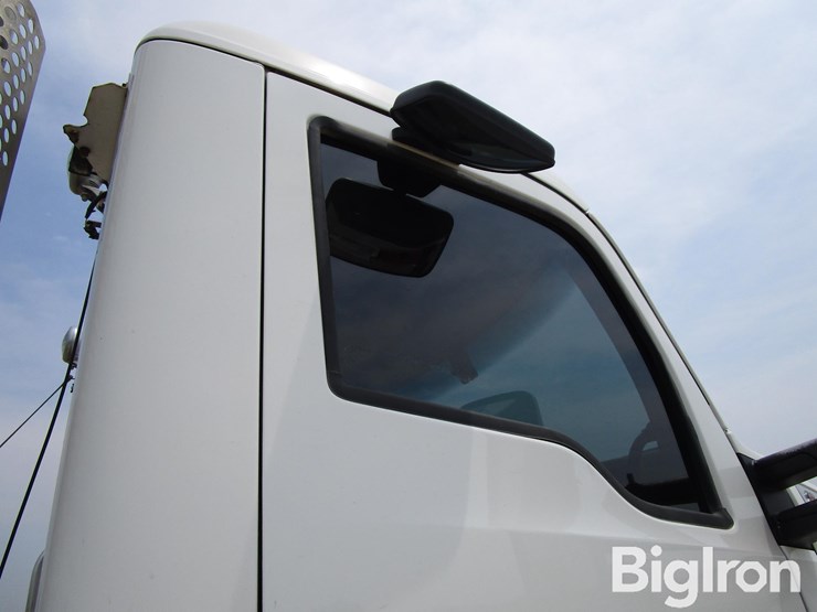 2016-kenworth-t680-image-17