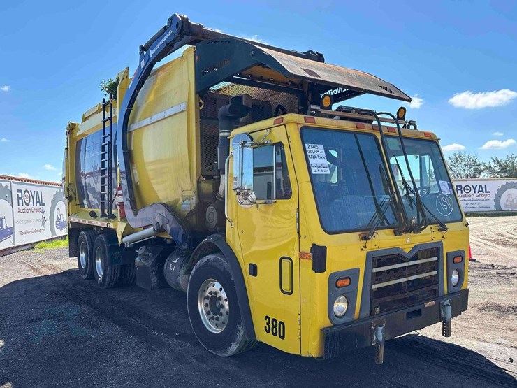 2015-mack-leu613-image-2