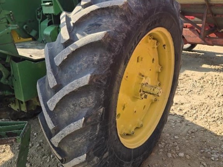 john-deere-4010-image-15