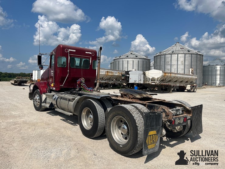2011-kenworth-t800-image-6