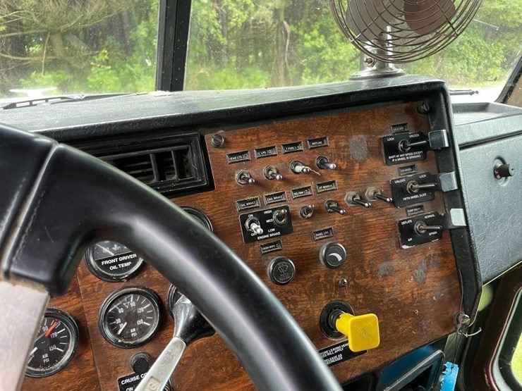1999-peterbilt-379-image-19