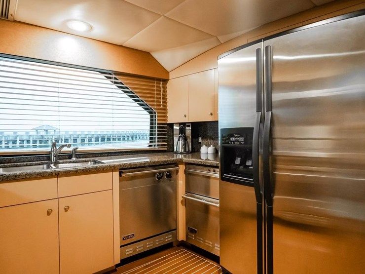 #18-•-2003-breaux-brothers-85'-yacht-|-"come-monday"-image-50