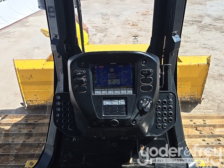 2021-komatsu-d61px-24-image-47