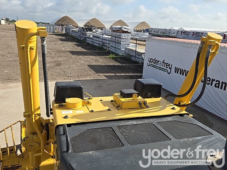 2014-komatsu-d155ax-7-image-56