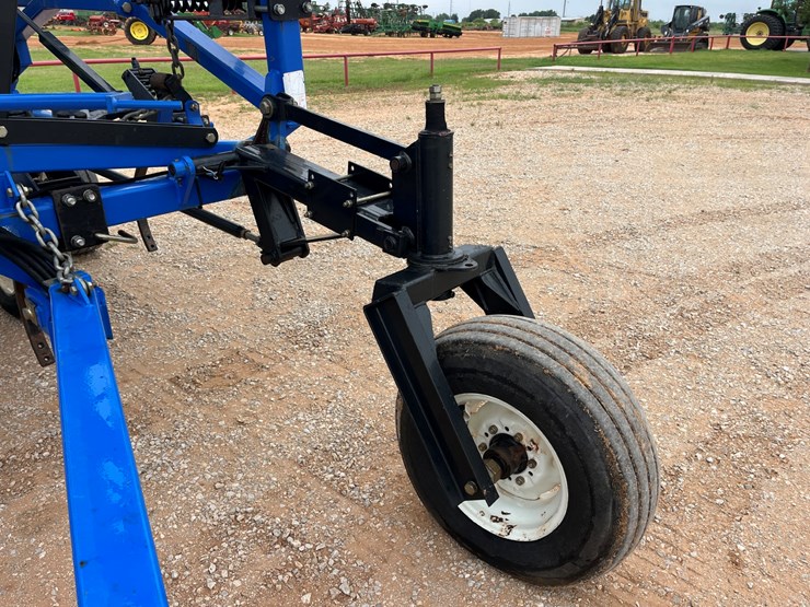 2014-new-holland-st830-image-3