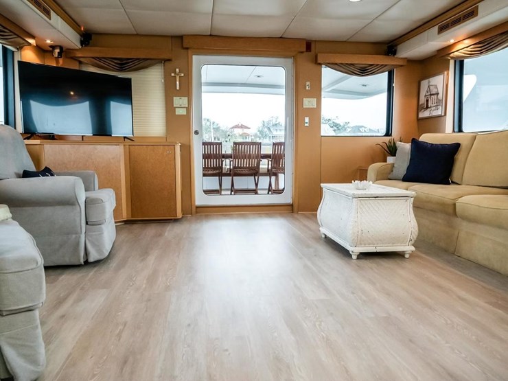 #18-•-2003-breaux-brothers-85'-yacht-|-"come-monday"-image-38