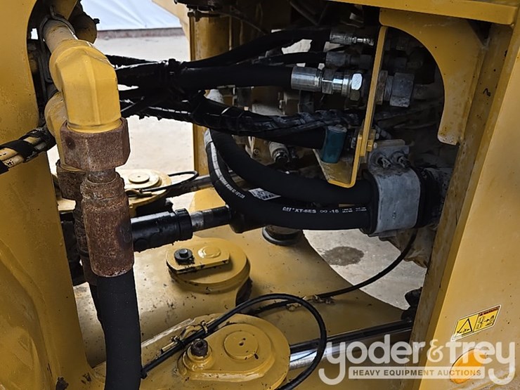 2018-caterpillar-926m-image-24