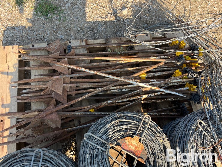 barbed-wire-&-posts-image-11