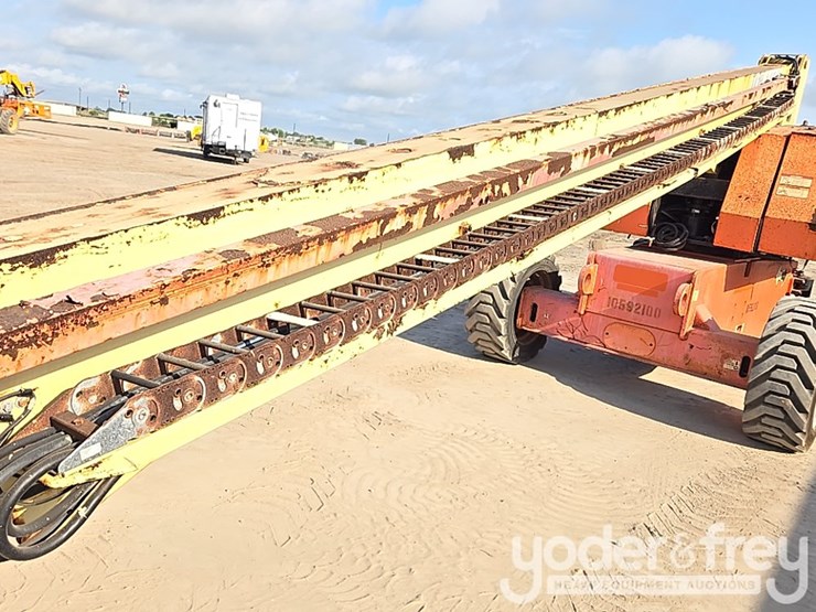 2017-jlg-800s-image-32