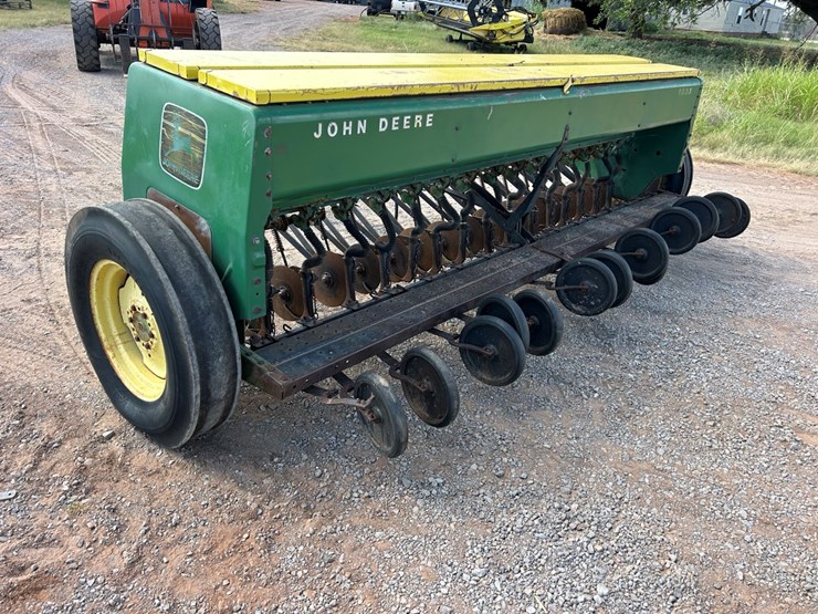 john-deere-8300-image-3