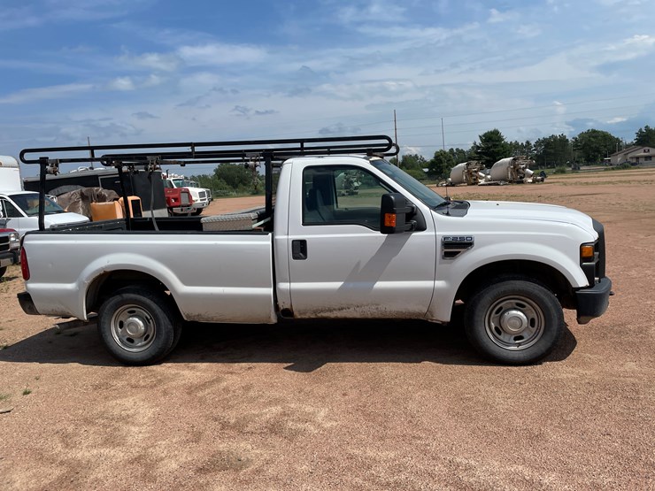 2010-ford-f250-xl-image-4