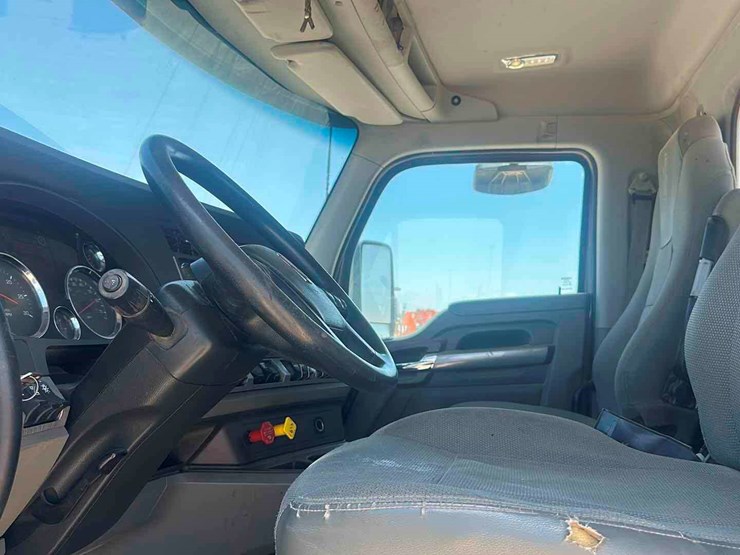 2019-kenworth-t880-image-9