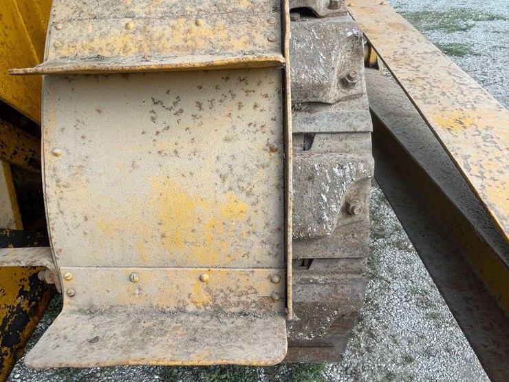 caterpillar-sixty-image-30
