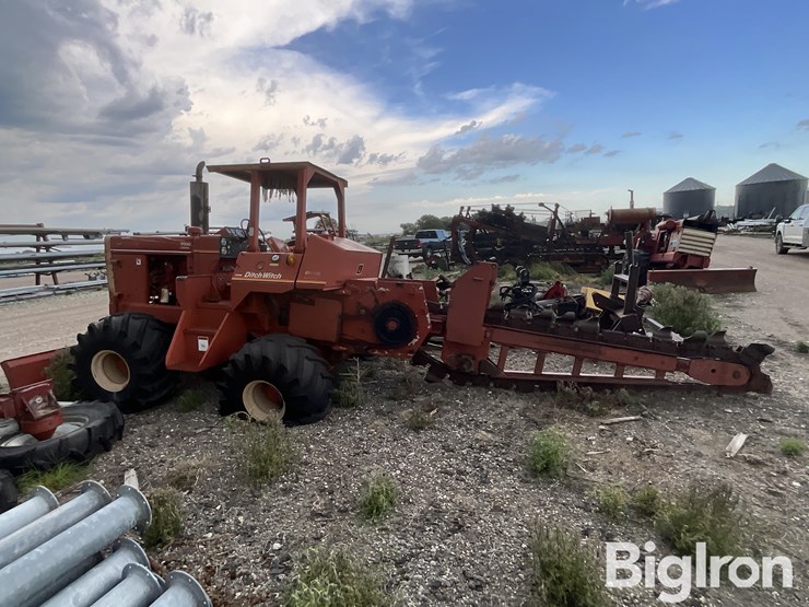 ditch-witch-r100-image-8