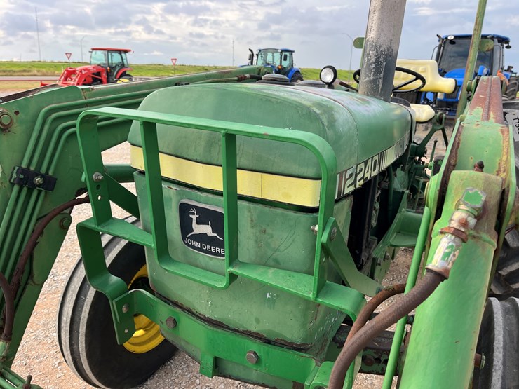1976-john-deere-2240-image-3