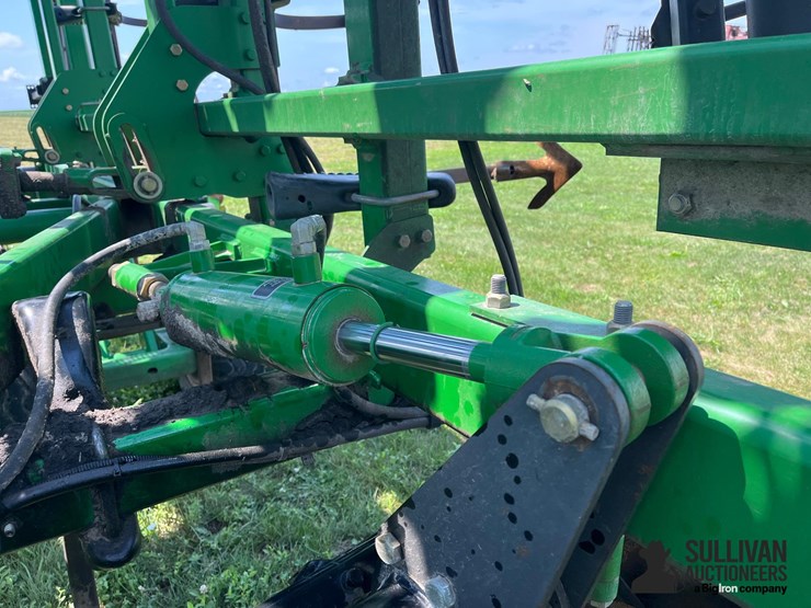 john-deere-2310-image-13