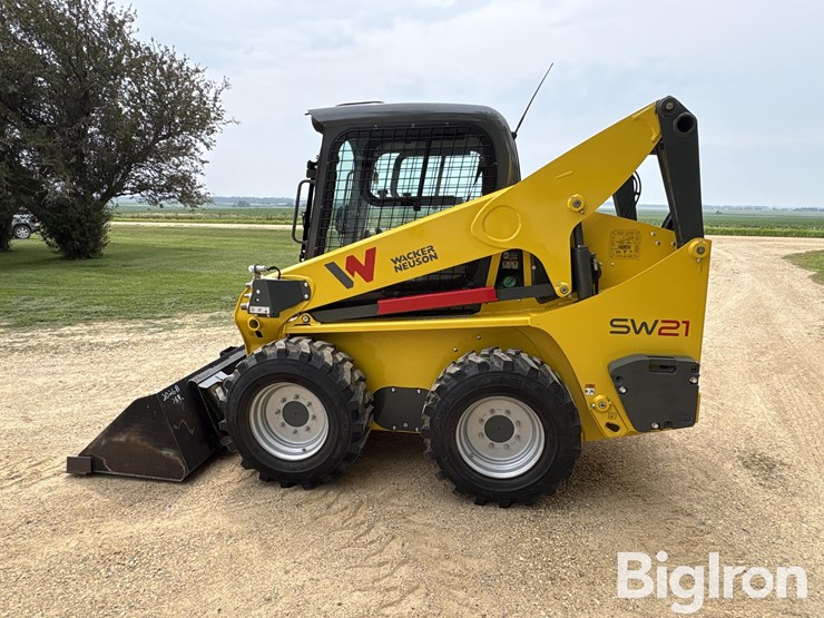 2024-wacker-neuson-sw21-skid-steer-image-8