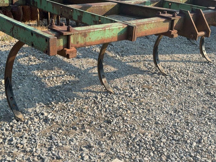 john-deere-100-image-3