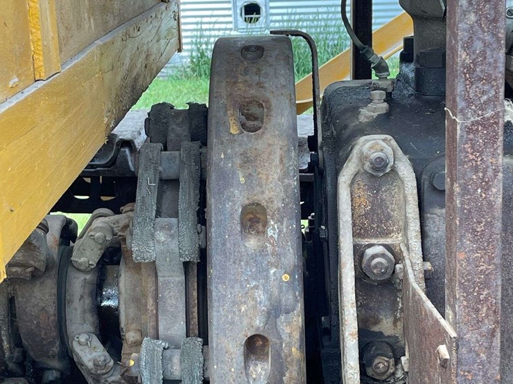 caterpillar-sixty-image-29