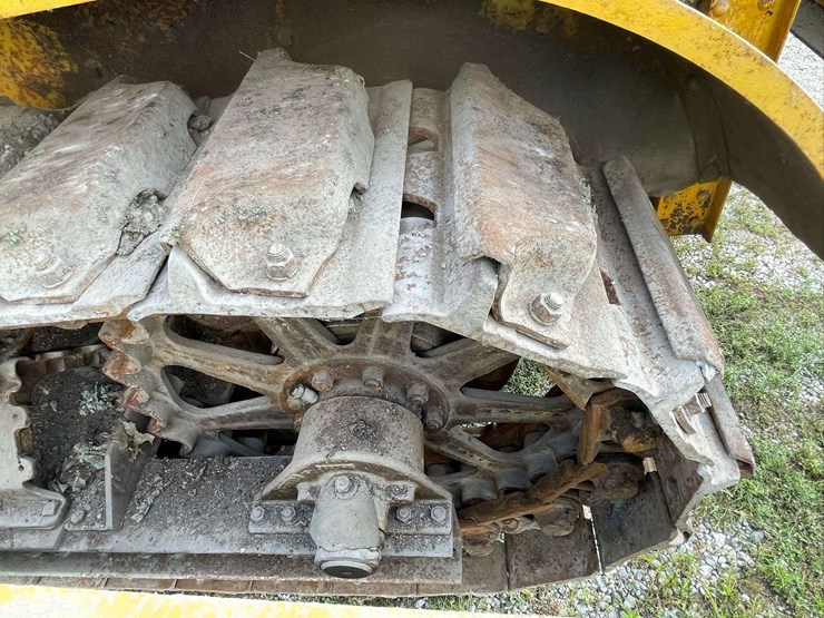 caterpillar-sixty-image-34