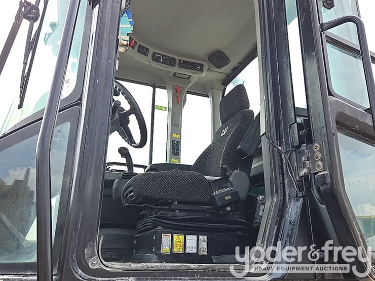 2018-caterpillar-926m-image-36