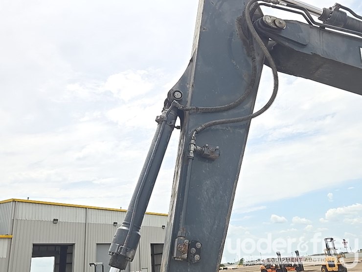 2022-deere-130g-image-30