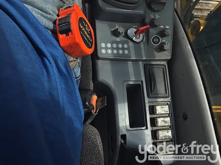 2022-deere-130g-image-78