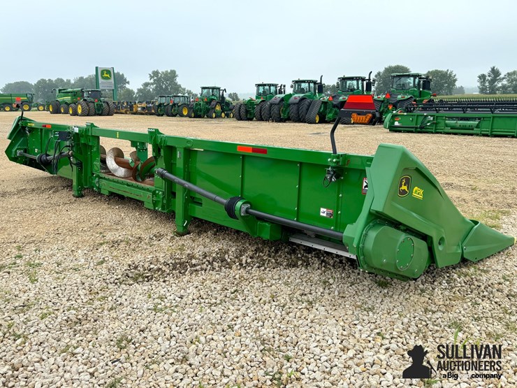 2022-john-deere-c12r-image-4