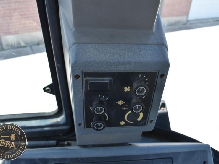 1997-case-580sl-image-27