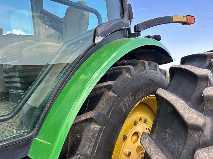 2010-john-deere-8320r-image-13