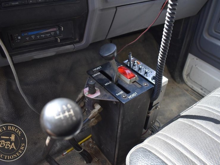 1995-ford-f800-image-22