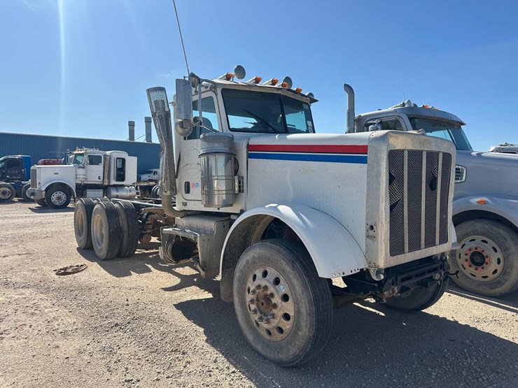 2014-peterbilt-388-image-3