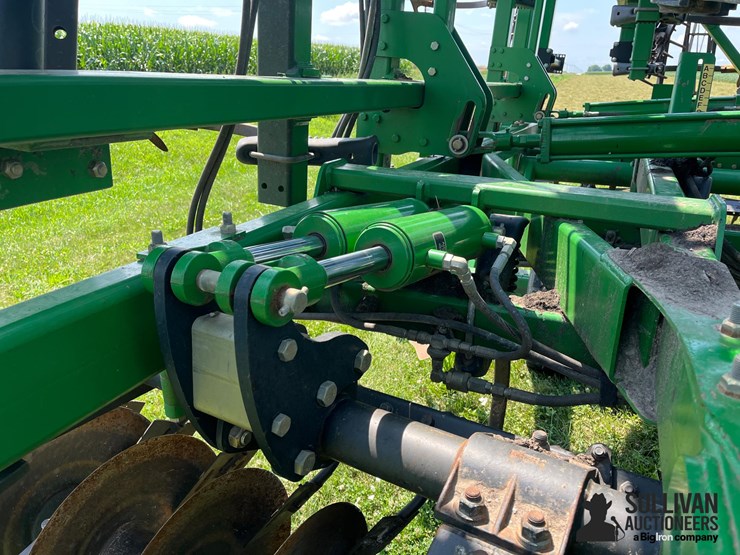john-deere-2310-image-10