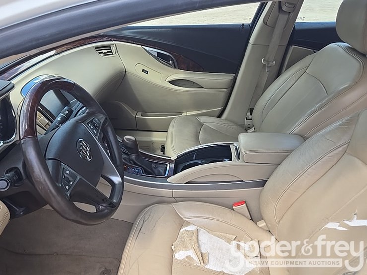 2010-buick-lacrosse-cxs-image-35