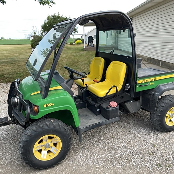 JOHN DEERE GATOR