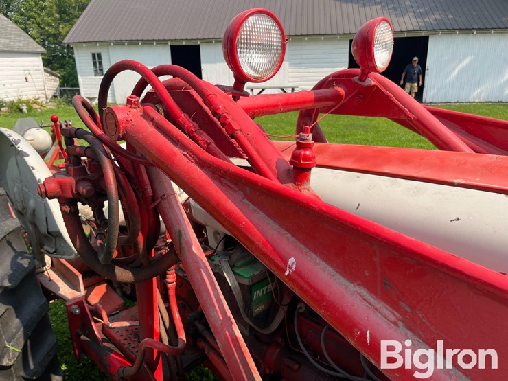 1961-ford-tractor-image-16