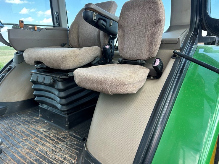 2010-john-deere-8320r-image-34