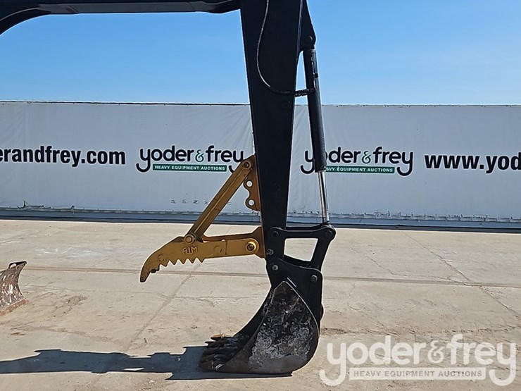 2015-deere-85g-image-17