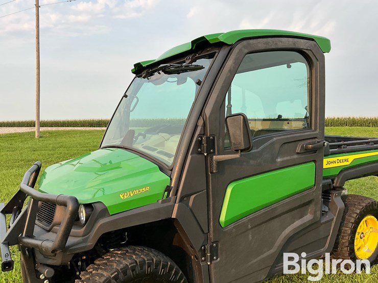 2021-john-deere-gator-image-9