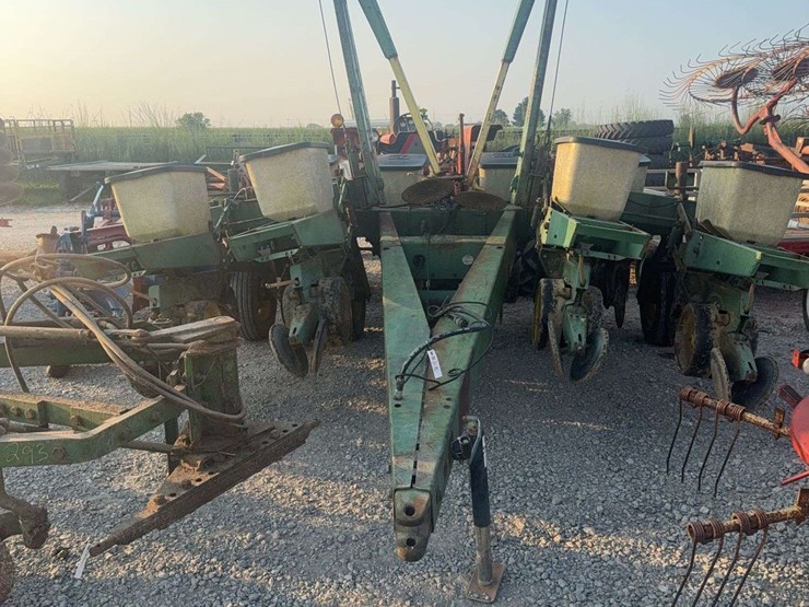 john-deere-8-image-1