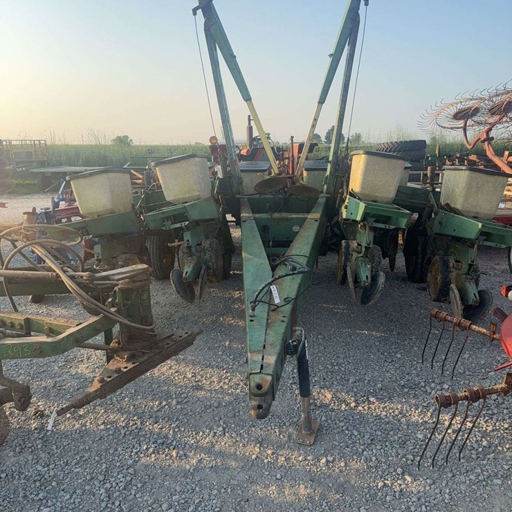 JOHN DEERE 8