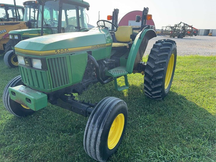 1995-john-deere-5200-image-1