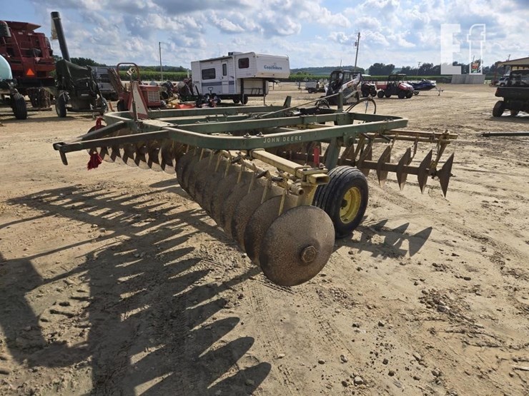 john-deere-210-image-8