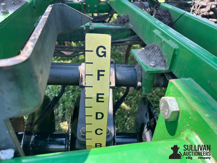 john-deere-2310-image-11