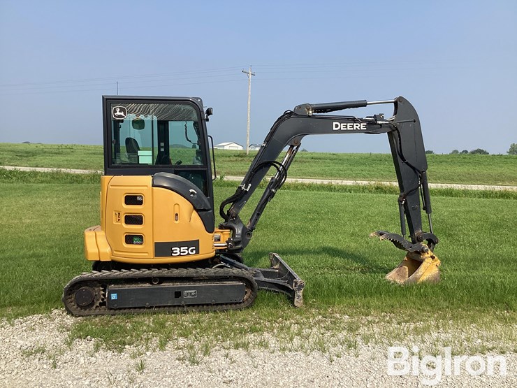 2016-deere-35g-image-4